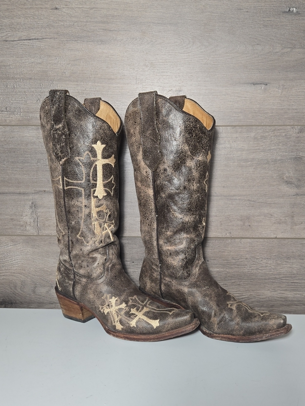 Women's Circle G Distressed Brown Cowboy Boots with Cross Embroidery Sz 8